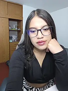 Snapshot of asumi_18 chatting on 8, 10, 2025 asumi 18 online show from 8, 10, 2025