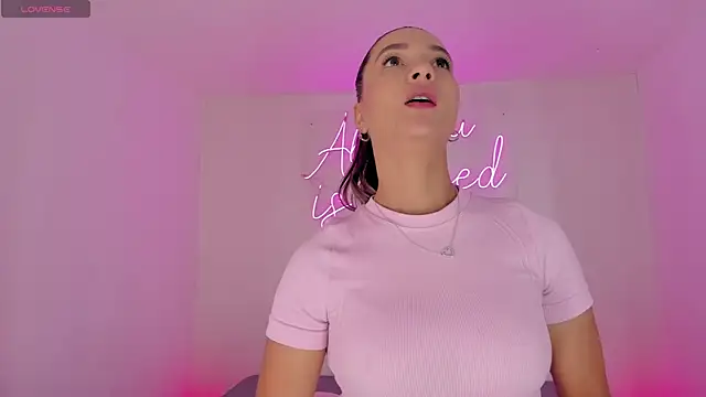 Snapshot of aleksandramiller_ chatting on 25, 9, 2025 aleksandramiller online show from 25, 9, 2025