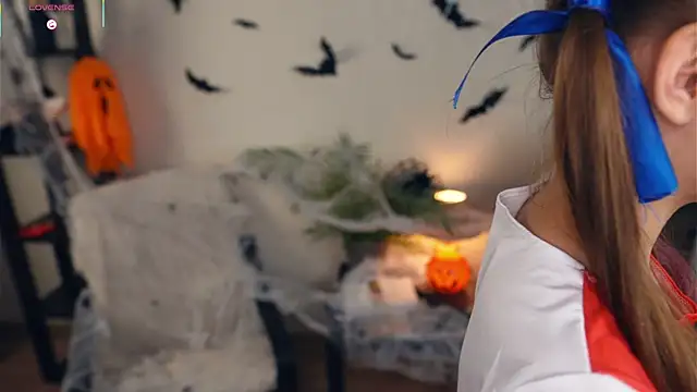 OdellaGillingham online show from 29, 10, 2025