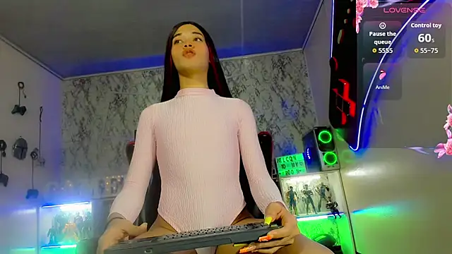 Madison Mujica online show from 5, 11, 2025