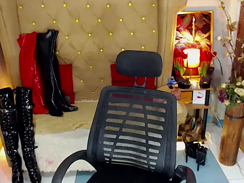Snapshot of UrQueenDomCumTS chatting on 16, 5, 2026 UrQueenDomCumTS online show from 16, 5, 2026