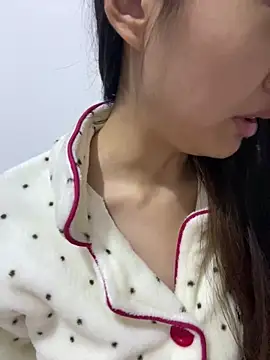 MengMeng0515 online show from 18, 12, 2025