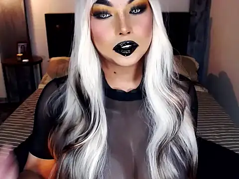 Snapshot of xTrixieMae chatting on 12, 4, 2026 xTrixieMae online show from 12, 4, 2026