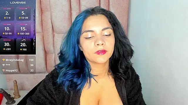 Kiara Cruz   online show from 10, 10, 2025