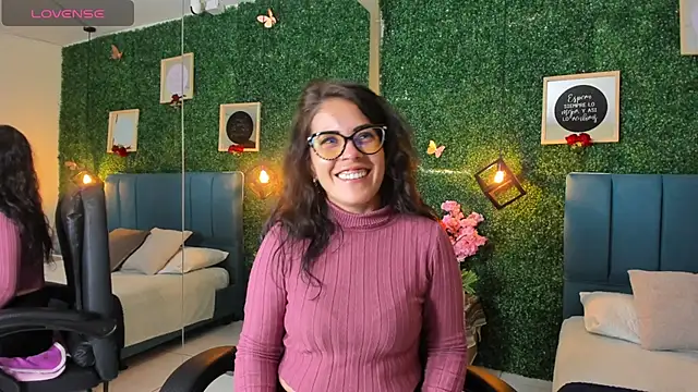 Linagh  online show from 11, 10, 2025