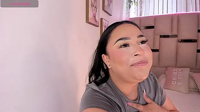 Snapshot of Zoey_thompson chatting on 3, 11, 2025 Zoey thompson online show from 3, 11, 2025