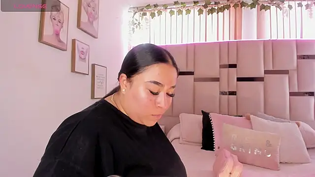 Snapshot of Zoey_thompson chatting on 30, 11, 2025 Zoey thompson online show from 30, 11, 2025