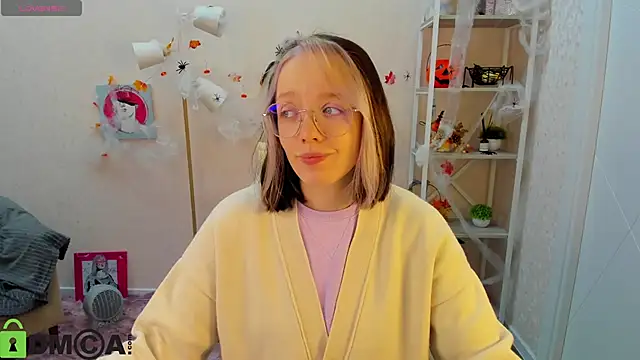 Snapshot of R0cket_bunny chatting on 23, 10, 2025 R0cket bunny online show from 23, 10, 2025