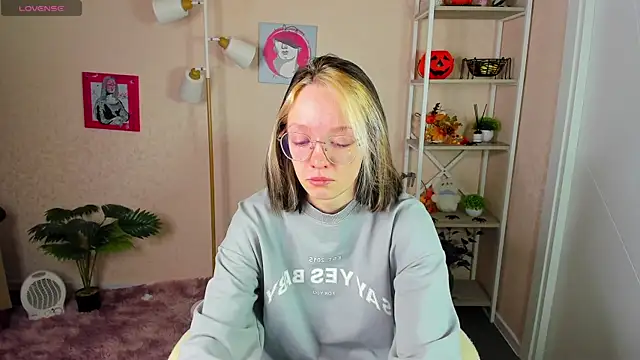 Snapshot of R0cket_bunny chatting on 19, 11, 2025 R0cket bunny online show from 19, 11, 2025