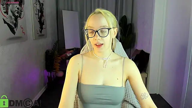 Snapshot of R0cket_bunny chatting on 25, 4, 2026 R0cket bunny online show from 25, 4, 2026