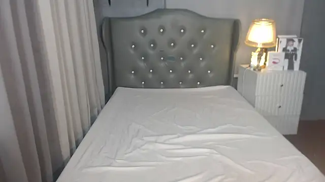 Snapshot of gillian_slay chatting on 17, 10, 2025 gillian slay online show from 17, 10, 2025