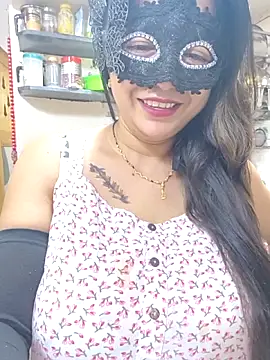 Snapshot of Queen_Nightt chatting on 10, 6, 2026 Queen Nightt online show from 10, 6, 2026