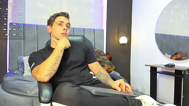 Liam walk  online show from 8, 9, 2025