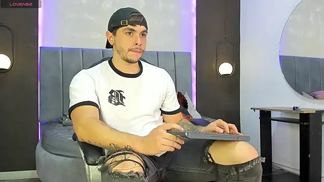 Liam walk  online show from 11, 11, 2025