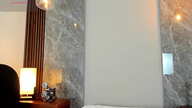 Emma hunter  online show from 17, 10, 2025