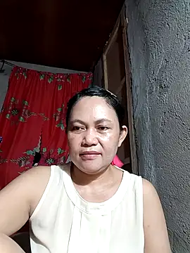 Snapshot of Everleigh_mom chatting on 11, 10, 2025 Everleigh mom online show from 11, 10, 2025