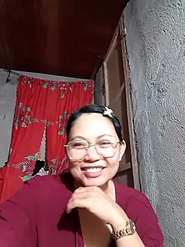 Snapshot of Everleigh_mom chatting on 14, 10, 2025 Everleigh mom online show from 14, 10, 2025