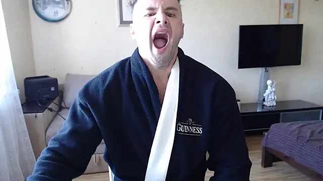 Snapshot of muscle_uncut chatting on 15, 10, 2025 muscle uncut online show from 15, 10, 2025