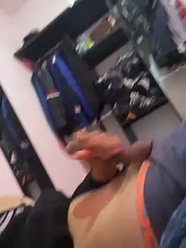 Snapshot of Barrx0018 chatting on 19, 12, 2025 Barrx0018 online show from 19, 12, 2025