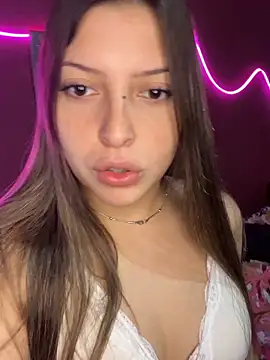 Snapshot of kiramedi chatting on 24, 9, 2025 kiramedi online show from 24, 9, 2025