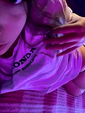 Snapshot of kiramedi chatting on 20, 10, 2025 kiramedi online show from 20, 10, 2025