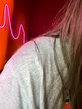 Snapshot of kiramedi chatting on 29, 10, 2025 kiramedi online show from 29, 10, 2025