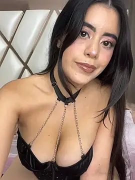 Snapshot of CoralineRusso1 chatting on 8, 7, 2026 CoralineRusso1 online show from 8, 7, 2026