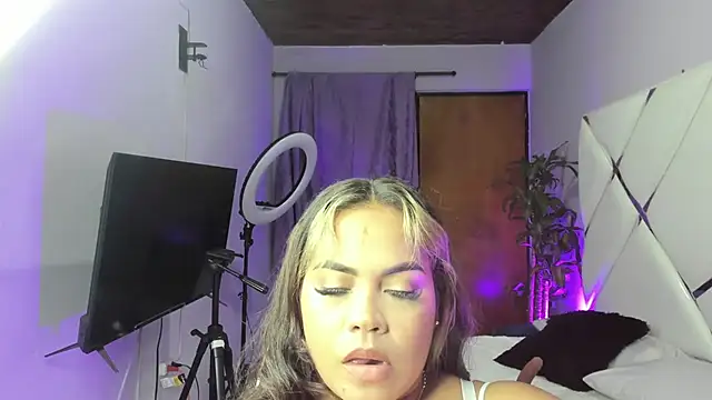 EmilyDuran  online show from 19, 10, 2025