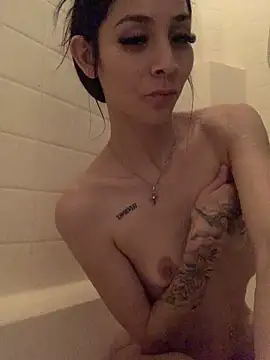 Snapshot of lovinlush chatting on 21, 2, 2026 lovinlush online show from 21, 2, 2026