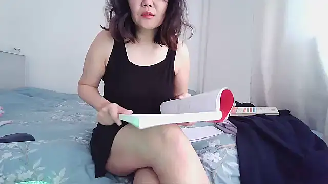 Snapshot of sakuradelreina chatting on 3, 11, 2025 sakuradelreina online show from 3, 11, 2025