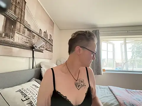 Snapshot of Curvy-Jinx chatting on 12, 7, 2026 Curvy-Jinx online show from 12, 7, 2026