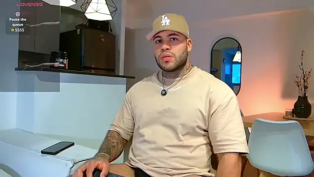 Snapshot of Michael_Salens chatting on 17, 10, 2025 Michael Salens online show from 17, 10, 2025