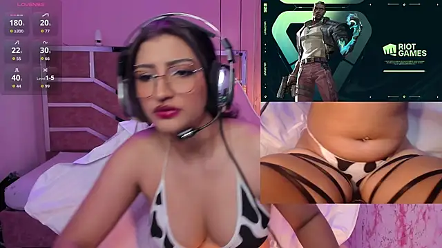 Snapshot of AriaNova_ chatting on 10, 11, 2025 AriaNova online show from 10, 11, 2025