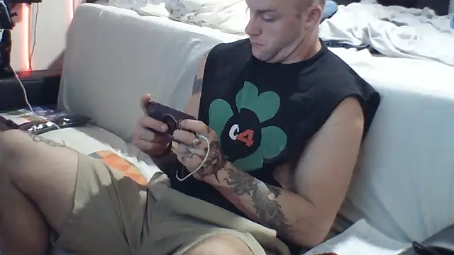 Luv2SuckBWC92 online show from 14, 9, 2025