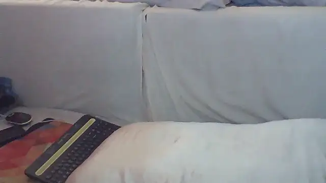 Luv2SuckBWC92 online show from 15, 9, 2025