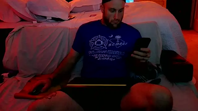 Luv2SuckBWC92 online show from 6, 10, 2025