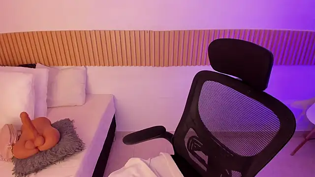 OliviaSweett online show from 15, 11, 2025