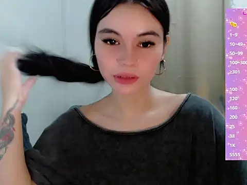 Snapshot of manilynforyou chatting on 8, 11, 2025 manilynforyou online show from 8, 11, 2025