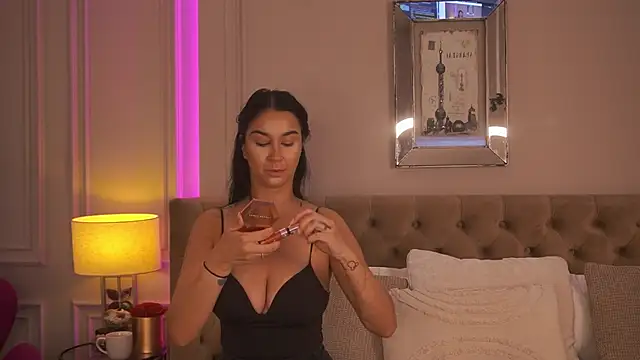 Snapshot of FrancescaDante chatting on 11, 7, 2026 FrancescaDante online show from 11, 7, 2026