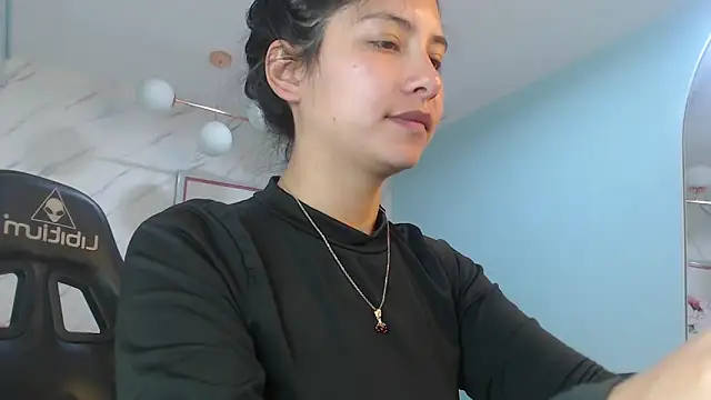 victoria hernandez t  online show from 5, 6, 2026