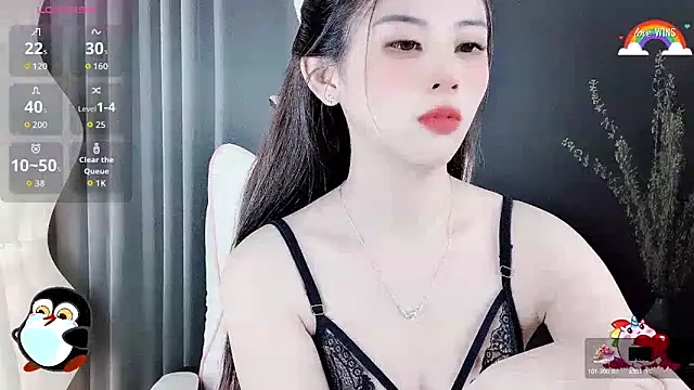 Snapshot of Aline_690 chatting on 11, 9, 2025 Aline 690 online show from 11, 9, 2025