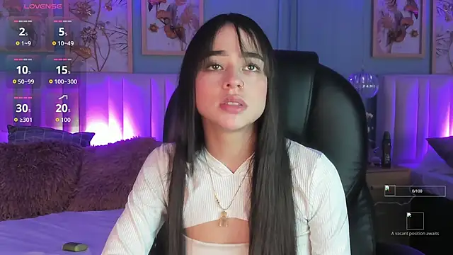 TifannyWolf  online show from 13, 11, 2025