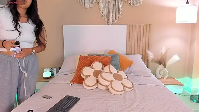 Camila Bustamante online show from 18, 2, 2026