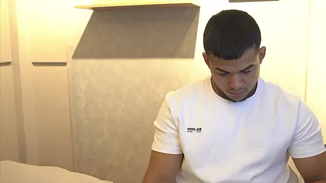 Snapshot of Thiago_Valente chatting on 4, 2, 2026 Thiago Valente online show from 4, 2, 2026