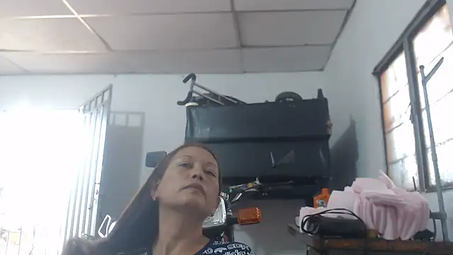 Snapshot of marinita13 chatting on 14, 11, 2025 marinita13 online show from 14, 11, 2025