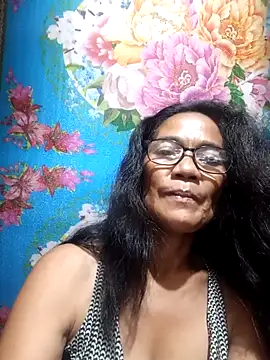 Snapshot of ImYourWoman_55 chatting on 6, 10, 2025 ImYourWoman 55 online show from 6, 10, 2025