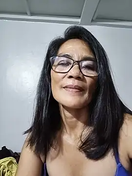 Snapshot of ImYourWoman_55 chatting on 11, 6, 2026 ImYourWoman 55 online show from 11, 6, 2026