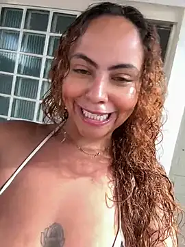 Snapshot of Chloe_Leaozinho chatting on 2, 11, 2025 Chloe Leaozinho online show from 2, 11, 2025