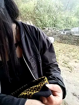 Snapshot of Tiyir597 chatting on 7, 10, 2025 Tiyir597 online show from 7, 10, 2025