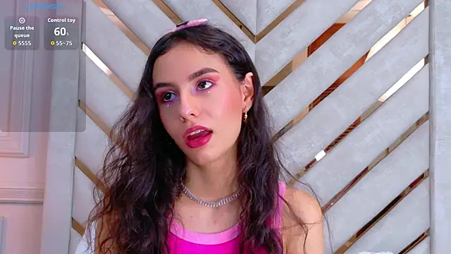 Snapshot of Sarah-Grace chatting on 13, 9, 2025 Sarah-Grace online show from 13, 9, 2025